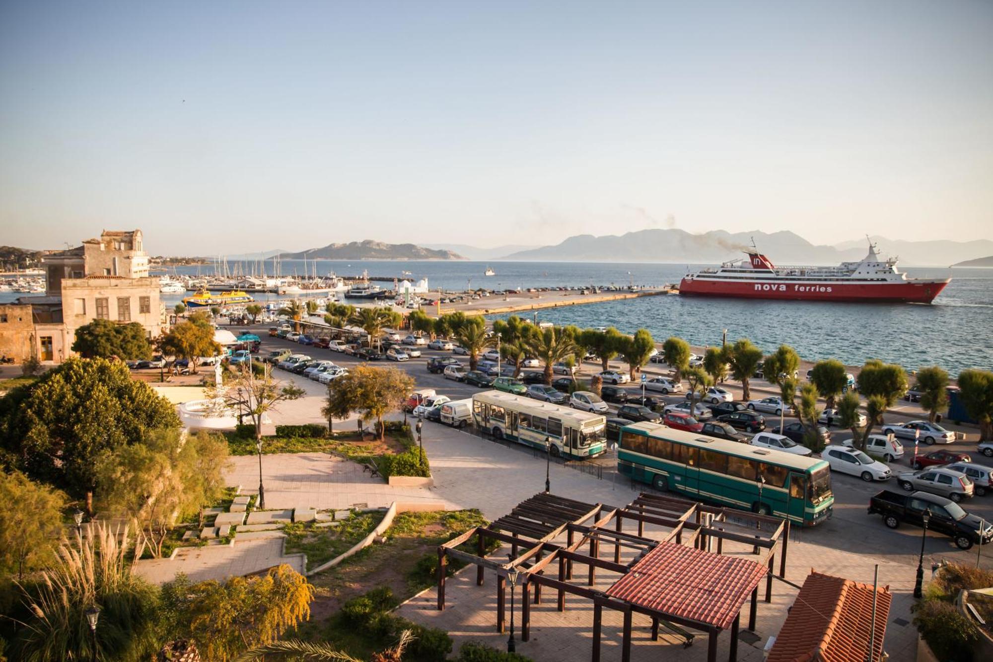 Togias Hotel Aegina Zimmer foto